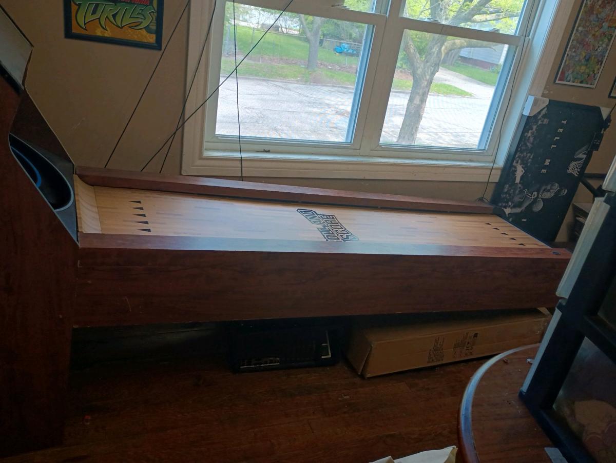 9ft Roll and score game with led lights and electric scorer - Cleveland, Ohio - FleaMarketBay