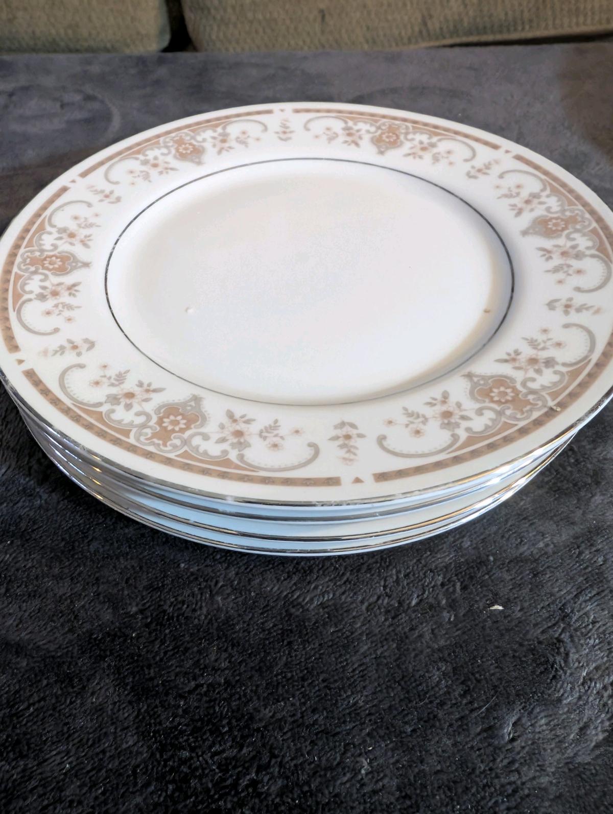 Vintage fine China 7 and 12 plates set of 4