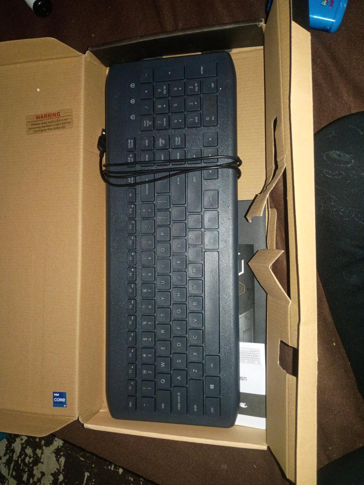 Console w61 builtin games a gaming keyboard - Richmond, Indiana - FleaMarketBay