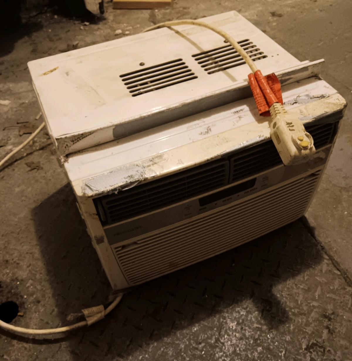 USED MEDIUM FRIGIDAIRE WINDOW AIR CONDITIONER - Bronx, New York - FleaMarketBay