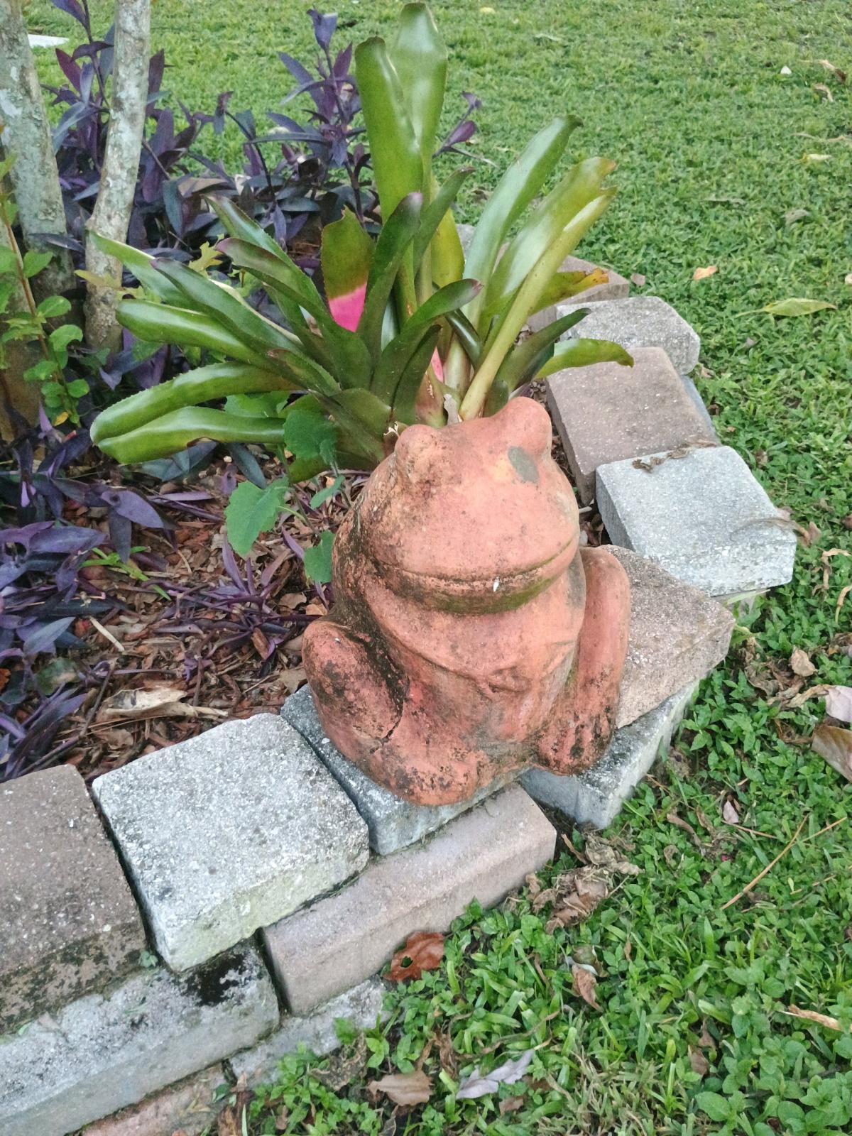 garden decor pots and iron - Orlando, Florida - FleaMarketBay