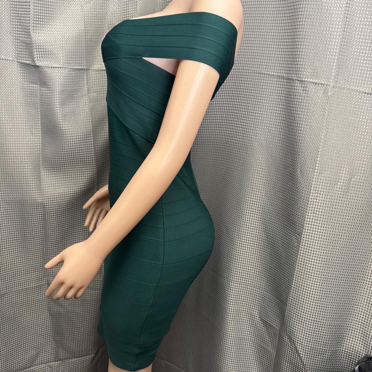 New size small but will fit a medium size  beautiful - Pomona, California - FleaMarketBay