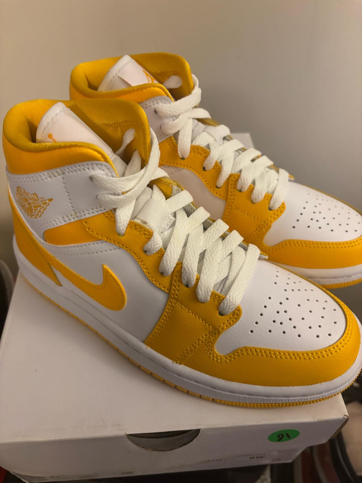 Jordan 1  womens size 6 - Cambria Heights, New York