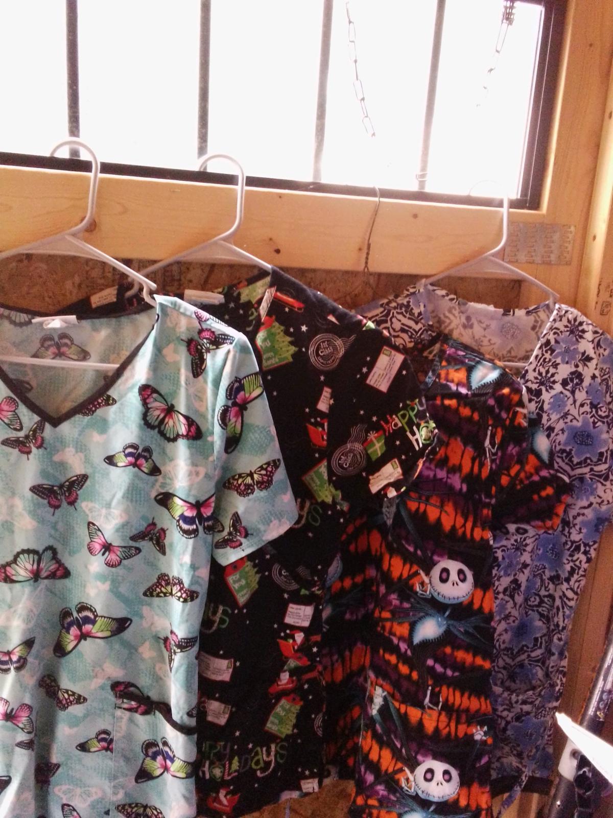 womens scrub tops - Hartwell, Georgia - FleaMarketBay