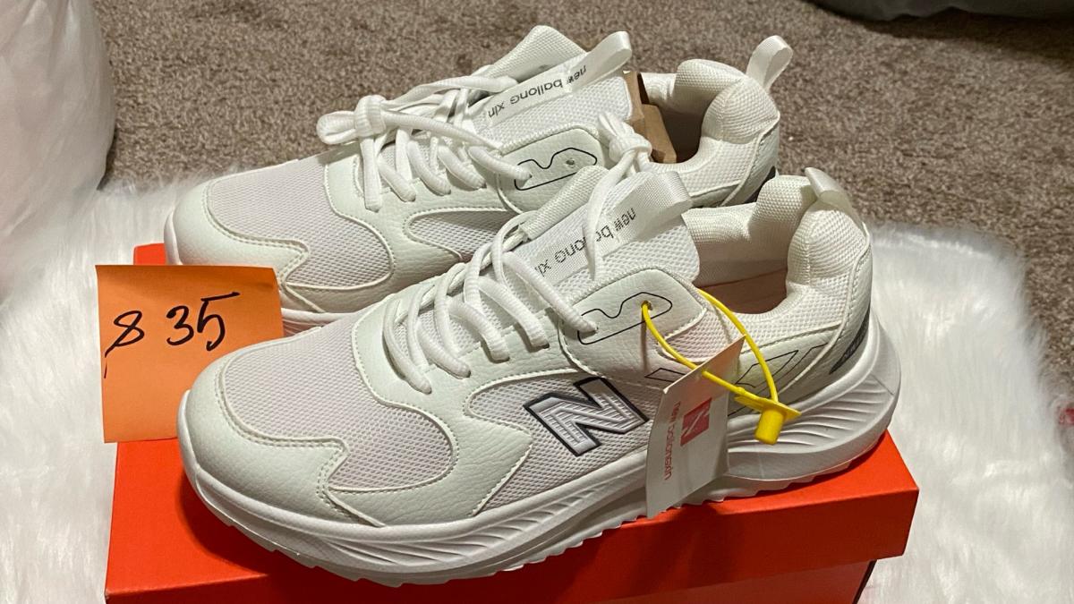 Fashionable running sneaker - Washington Navy Yard, District of Columbia - FleaMarketBay