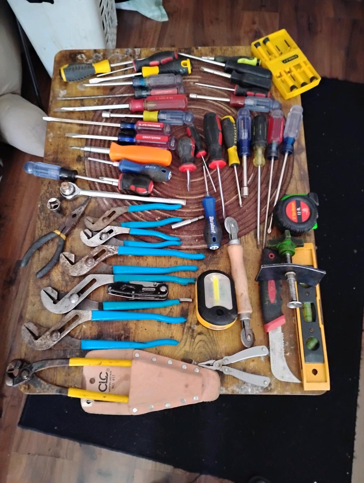 just a big lot of screwdrivers pliers and random stuff - Alicia, Arkansas - FleaMarketBay