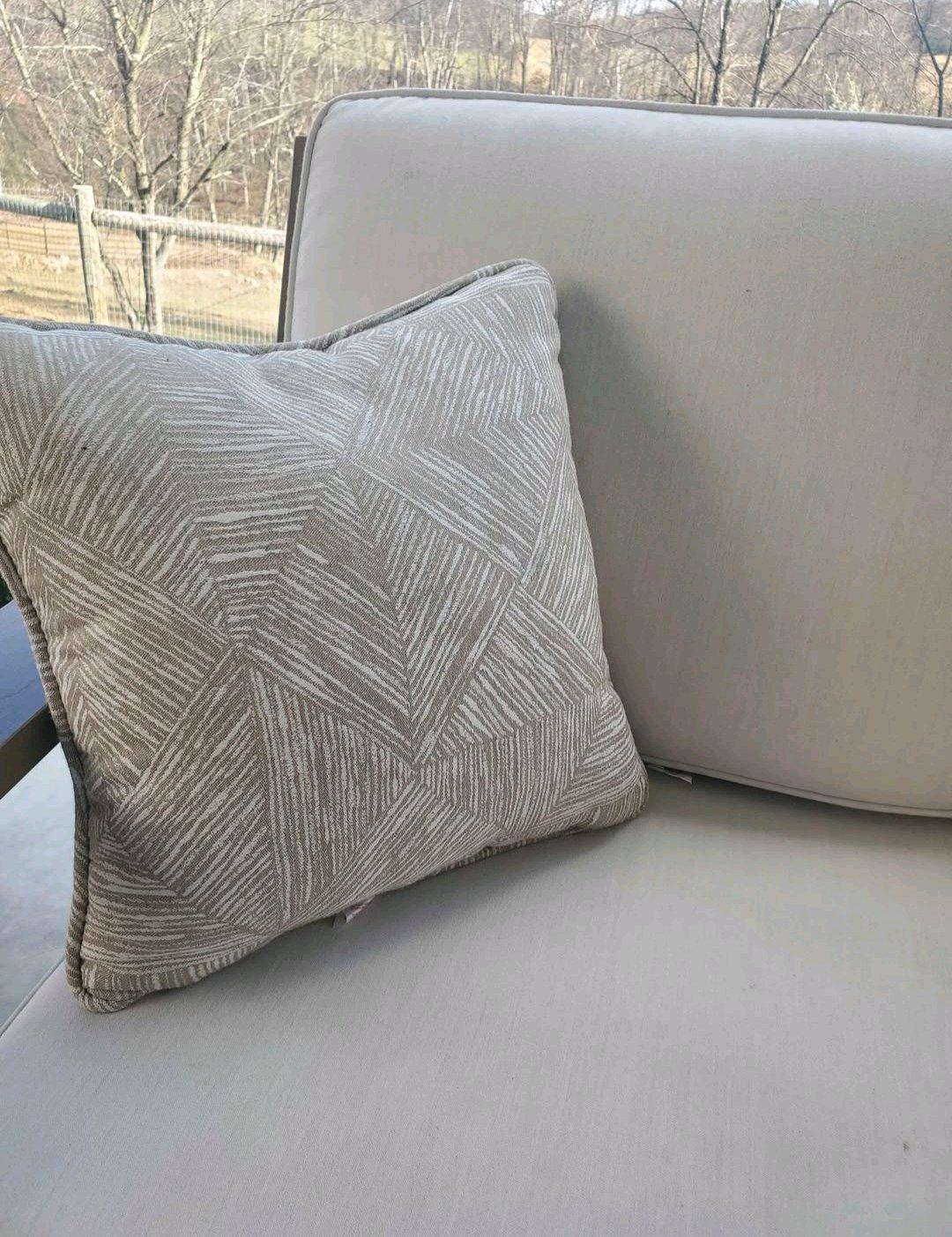 Patio Set - Seattle, Washington - FleaMarketBay