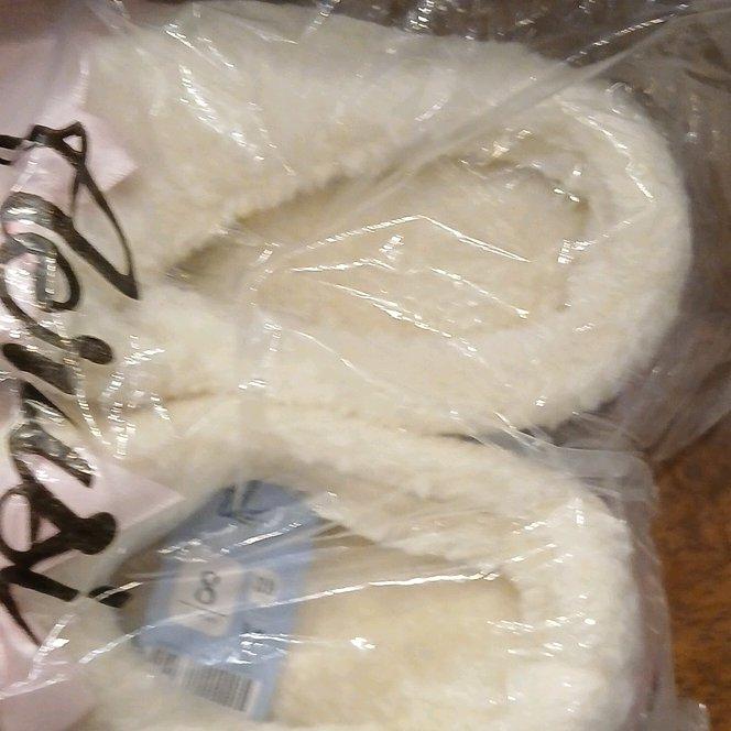 aerusi pink slippers - Angie, Louisiana - FleaMarketBay