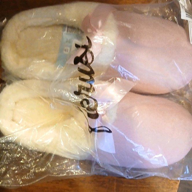 aerusi pink slippers - Angie, Louisiana - FleaMarketBay