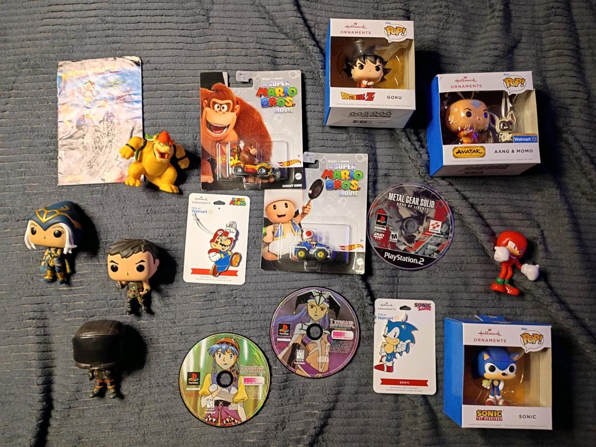misc video game merch - Tomah, Wisconsin - FleaMarketBay