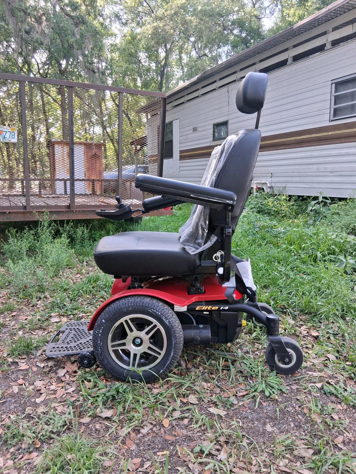 electric wheelchair scooter - Zephyrhills, Florida - FleaMarketBay