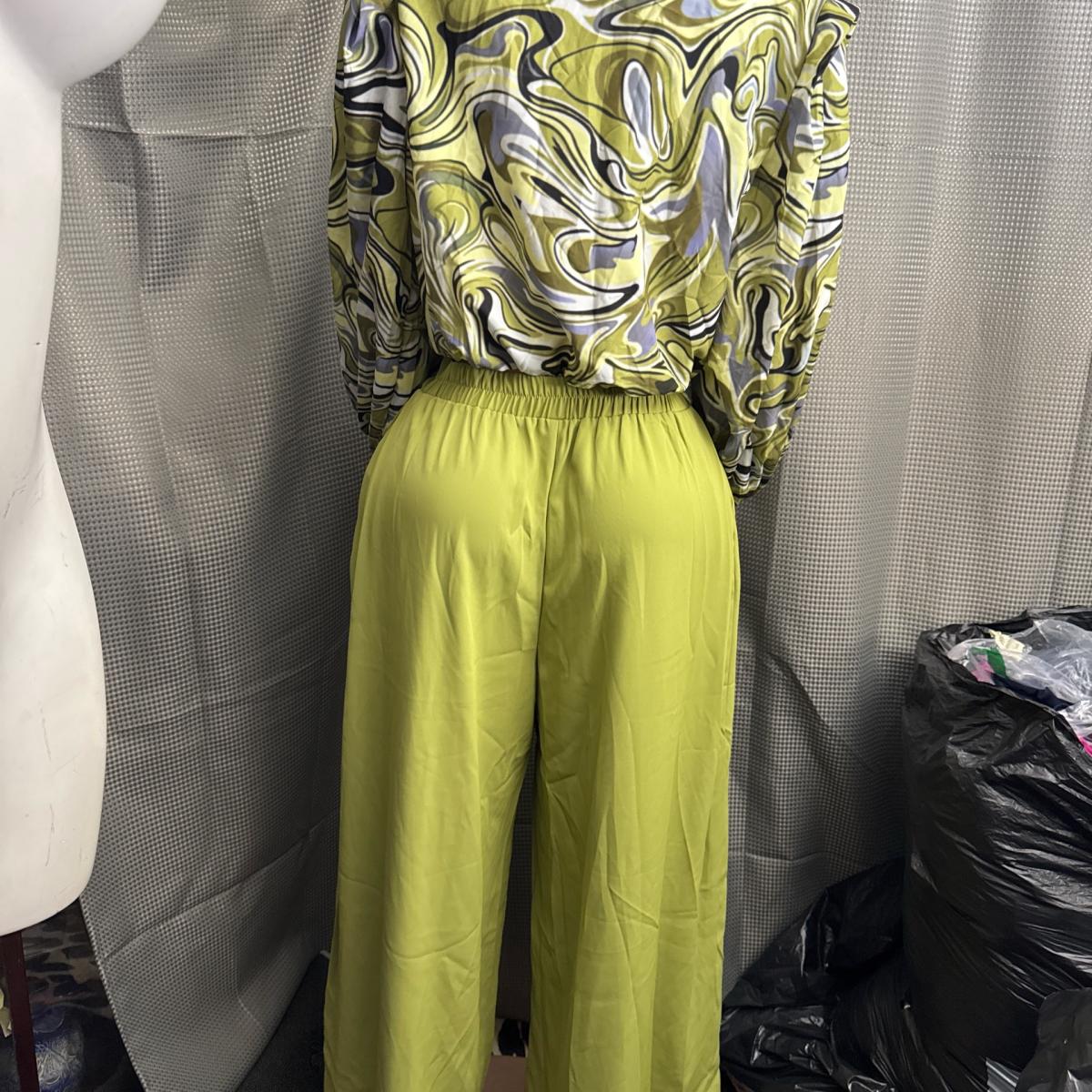 New two piece set beautiful formal beautiful set - Pomona, California - FleaMarketBay