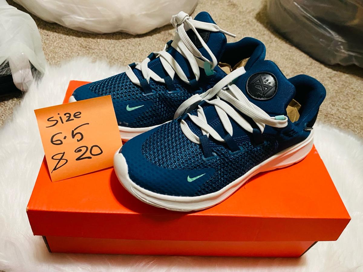 Fashionable running sneaker - Washington Navy Yard, District of Columbia - FleaMarketBay