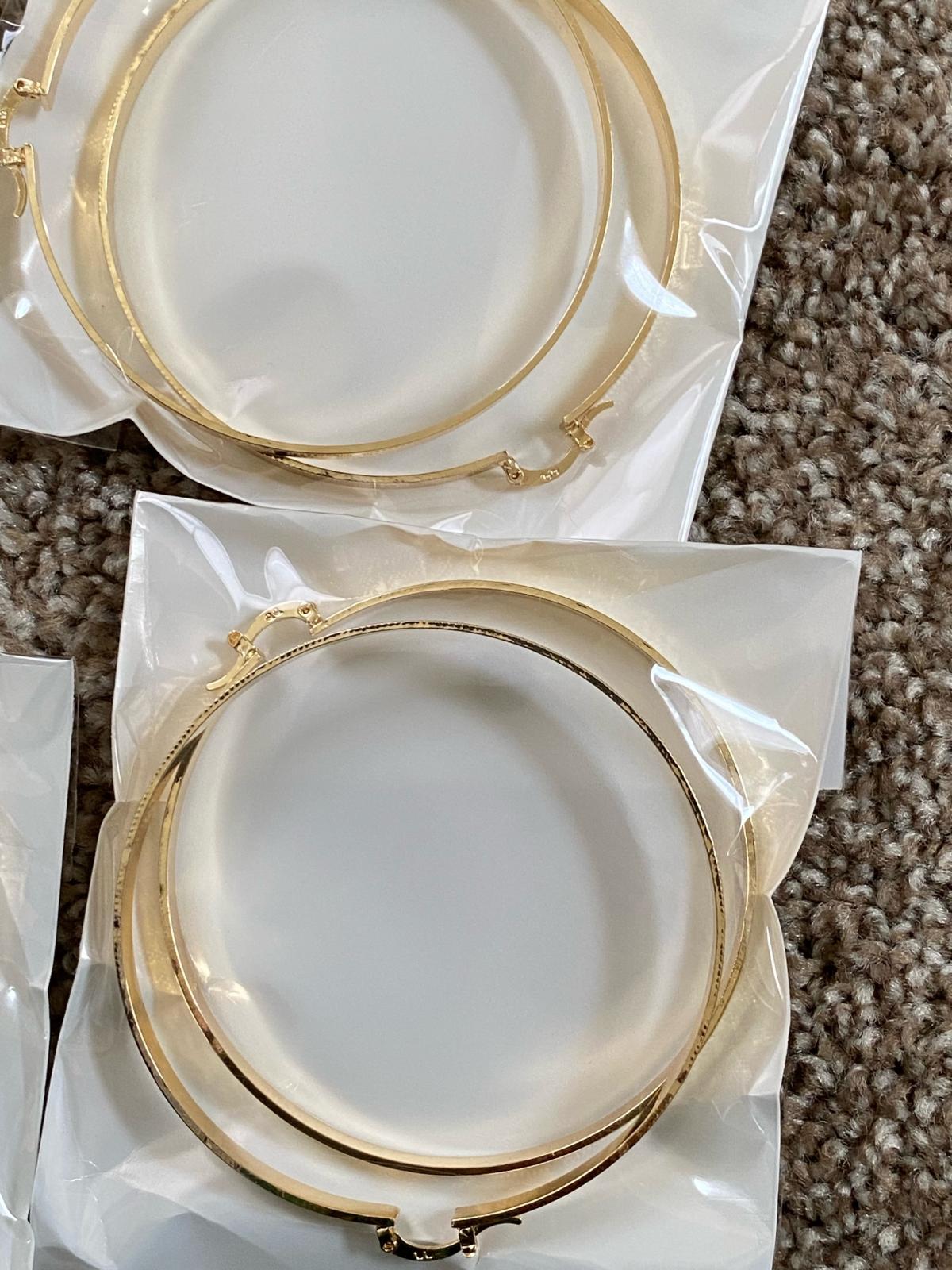 nice stainless waterproof earrings - Washington Navy Yard, District of Columbia - FleaMarketBay