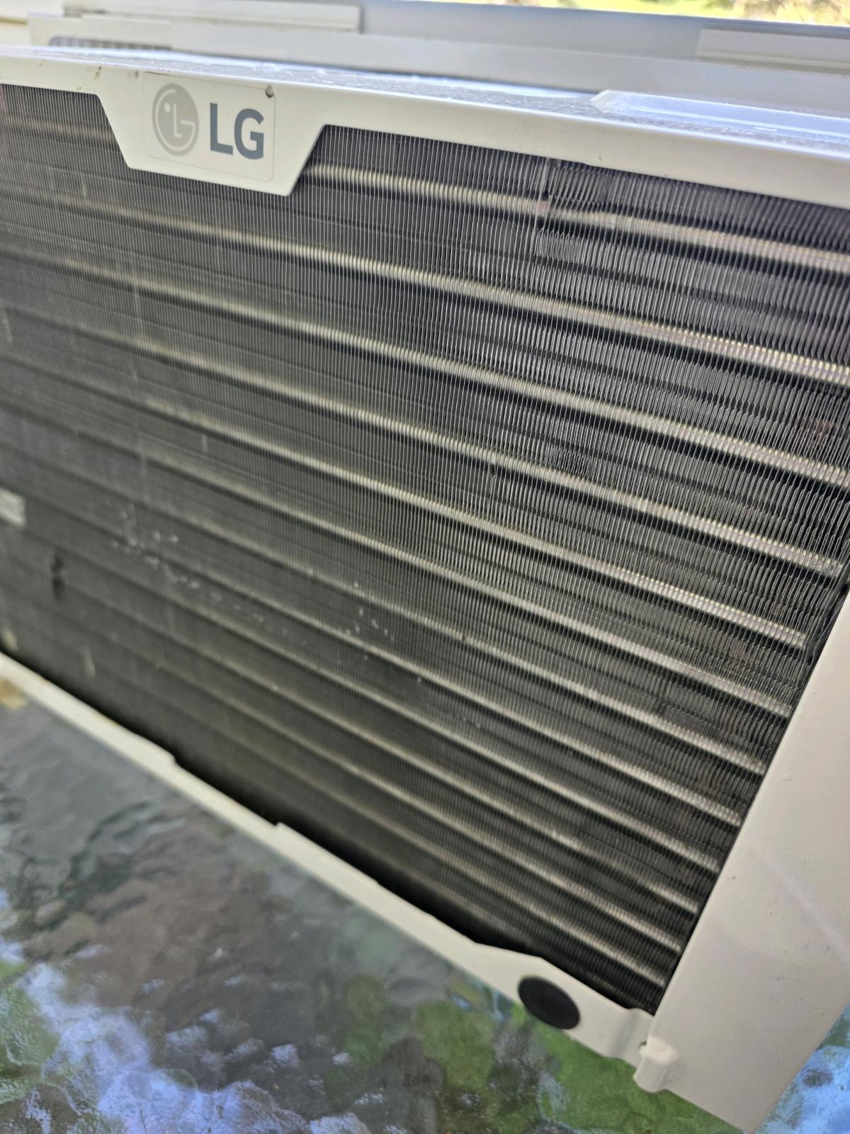 LG Adjustable Width Window Air Conditioner Unit - Willimantic, Connecticut - FleaMarketBay