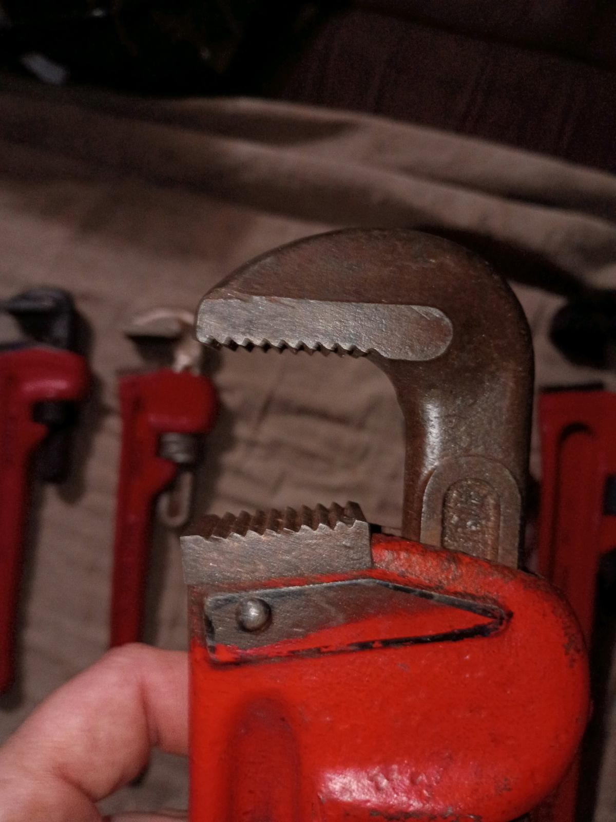 set of pipe wrenches various sizes - Waynesboro, Georgia - FleaMarketBay