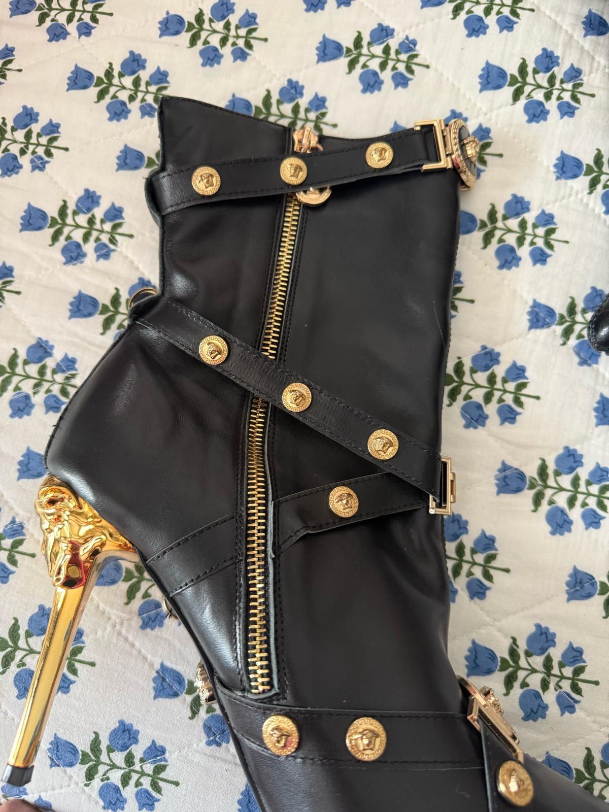 black boots botas tacones altos - Miami Beach, Florida - FleaMarketBay