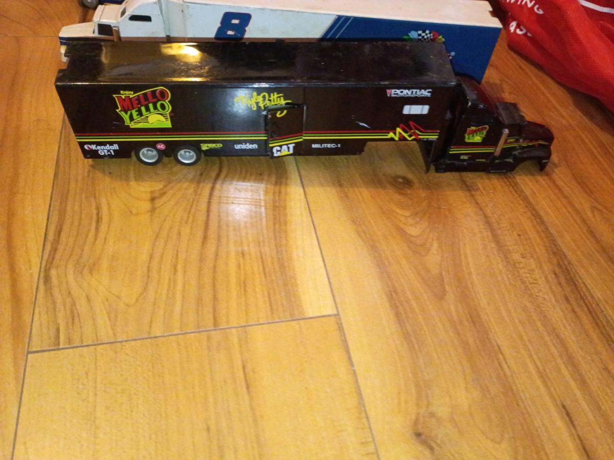 NASCAR items - Mc Bee, South Carolina - FleaMarketBay