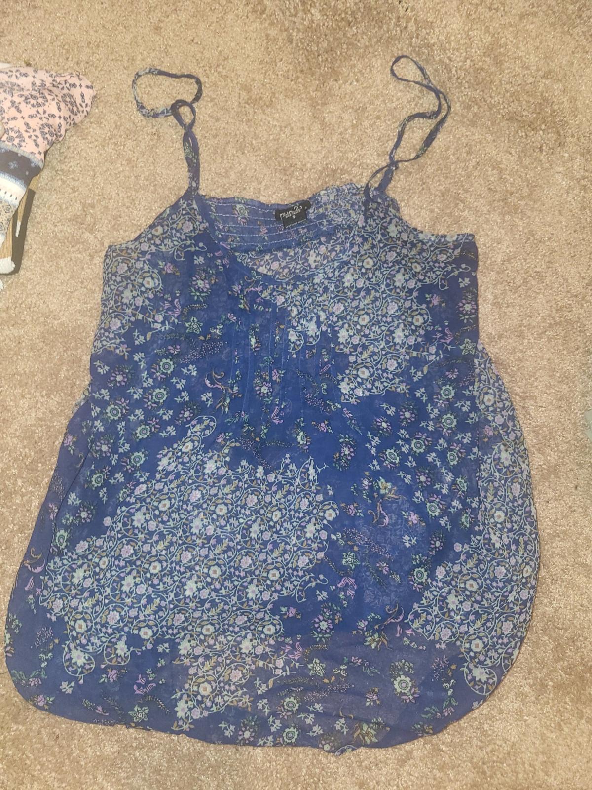 Womens clothing tops pants and juicy couture purse - Biloxi, Mississippi - FleaMarketBay