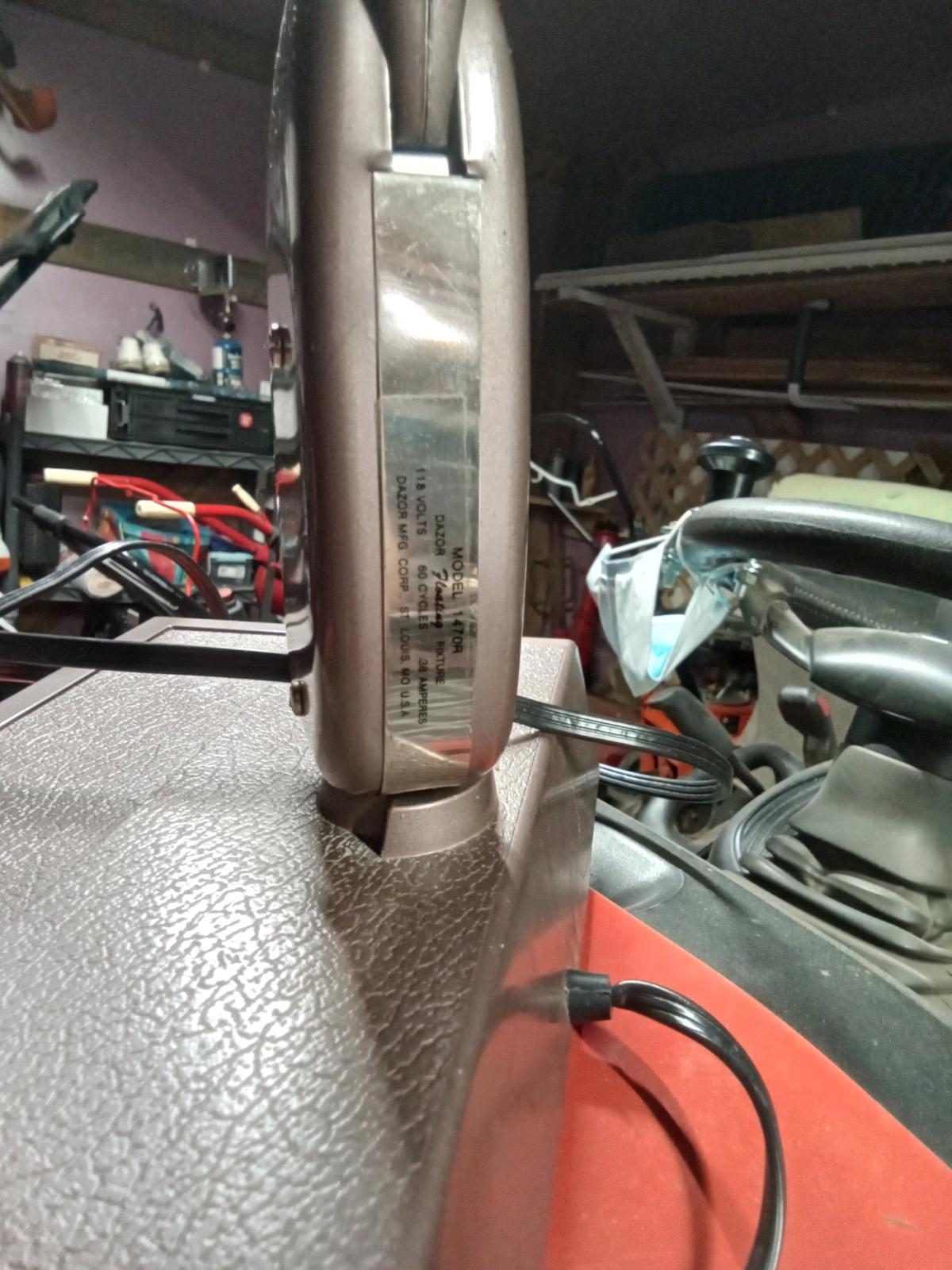 dazor vintage floating arm magnifying desk lamp - Evansville, Indiana - FleaMarketBay