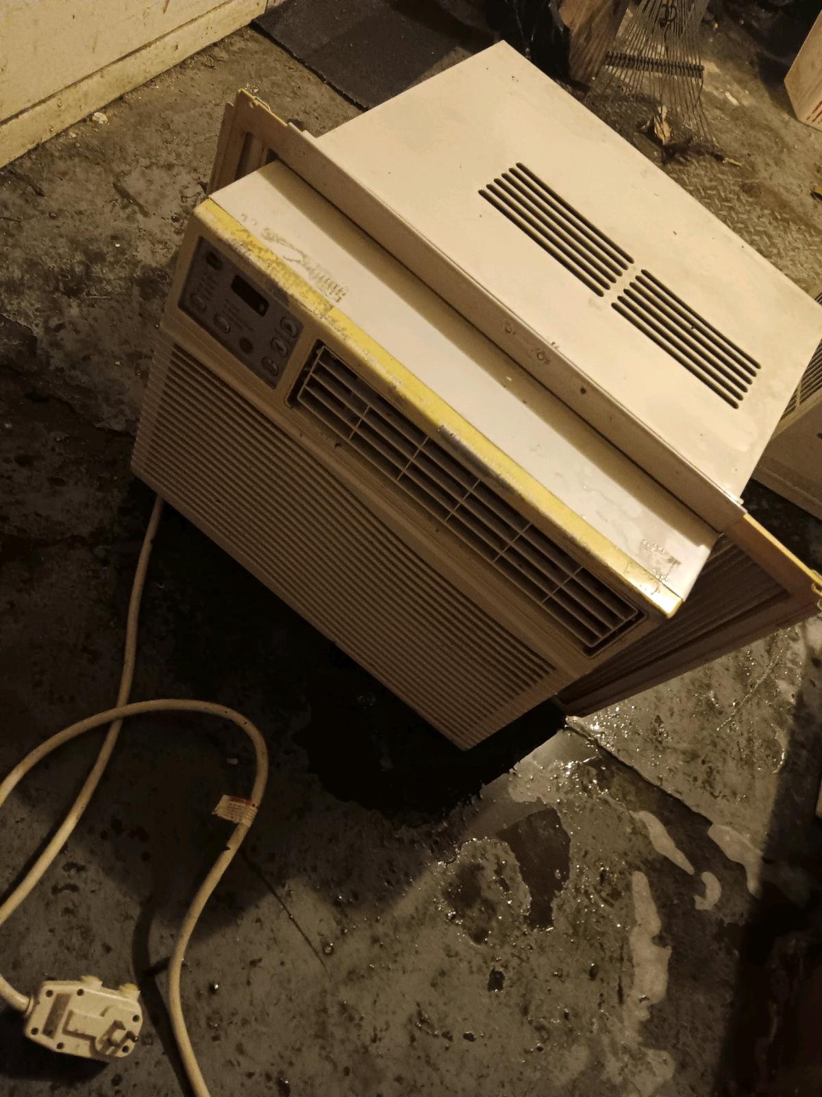 BIG USED GM WINDOW AIR CONDITIONER - Bronx, New York - FleaMarketBay
