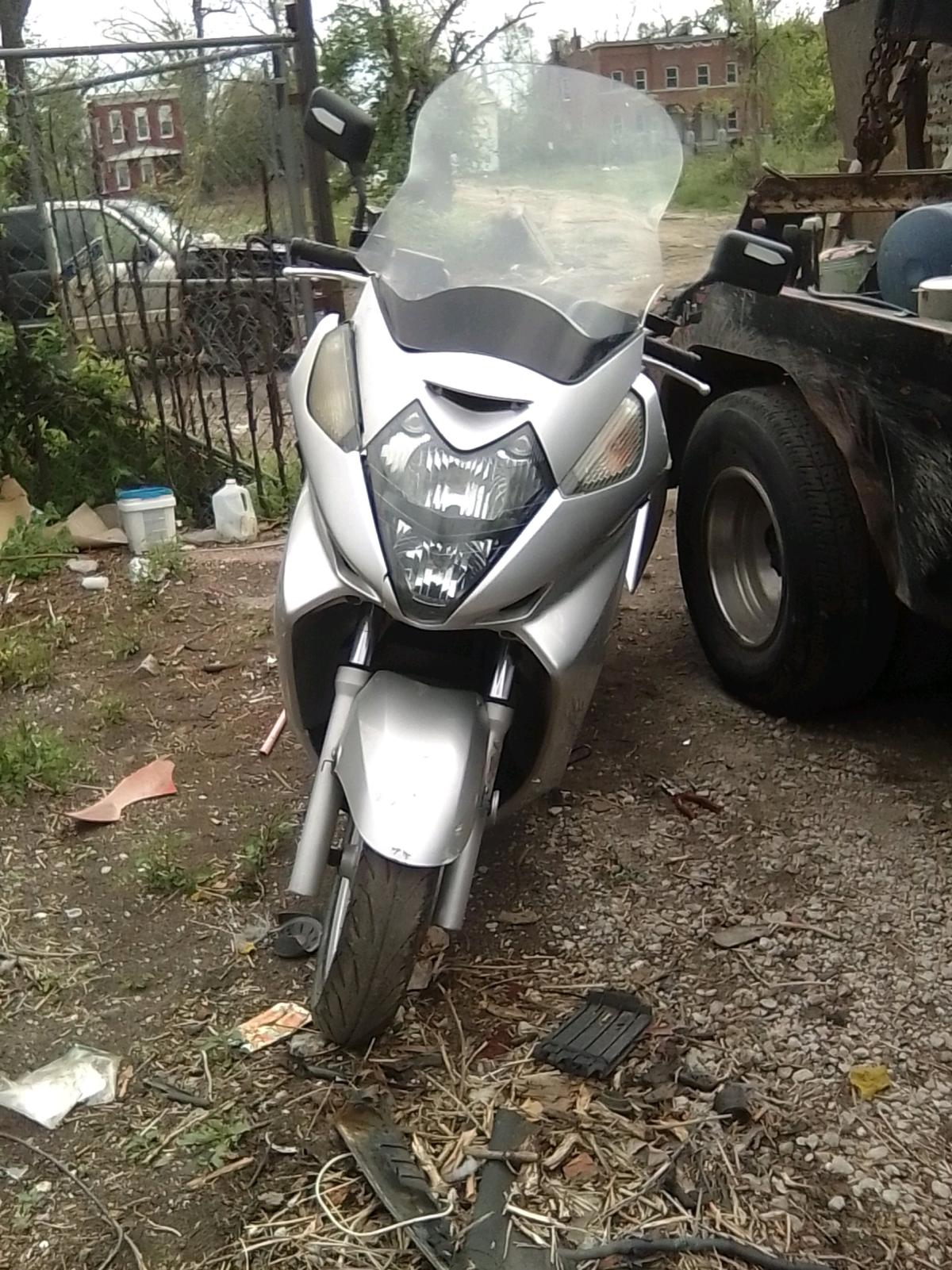 2004 Honda silverwing 600 - Saint Louis, Missouri - FleaMarketBay