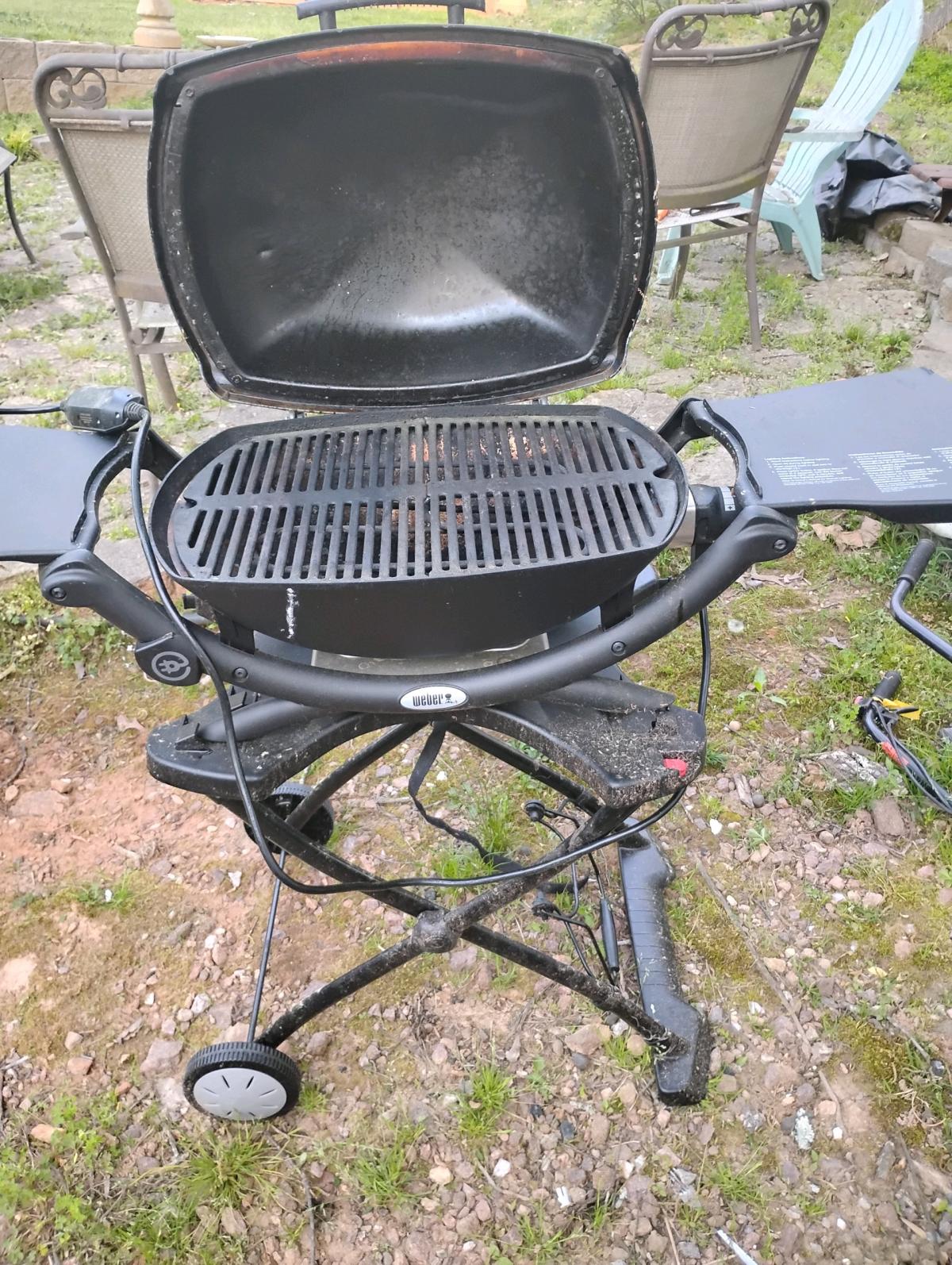 Weber Electric 2400 with cart - Douglasville, Georgia - FleaMarketBay