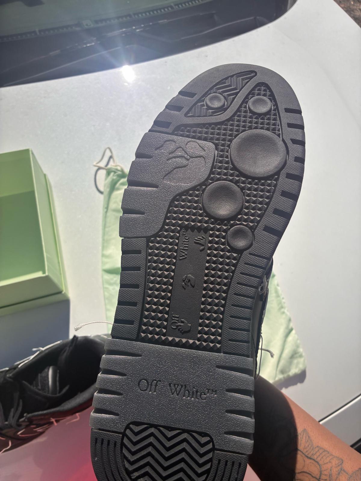 off white straitoral stitch - Gainesville, Florida - FleaMarketBay