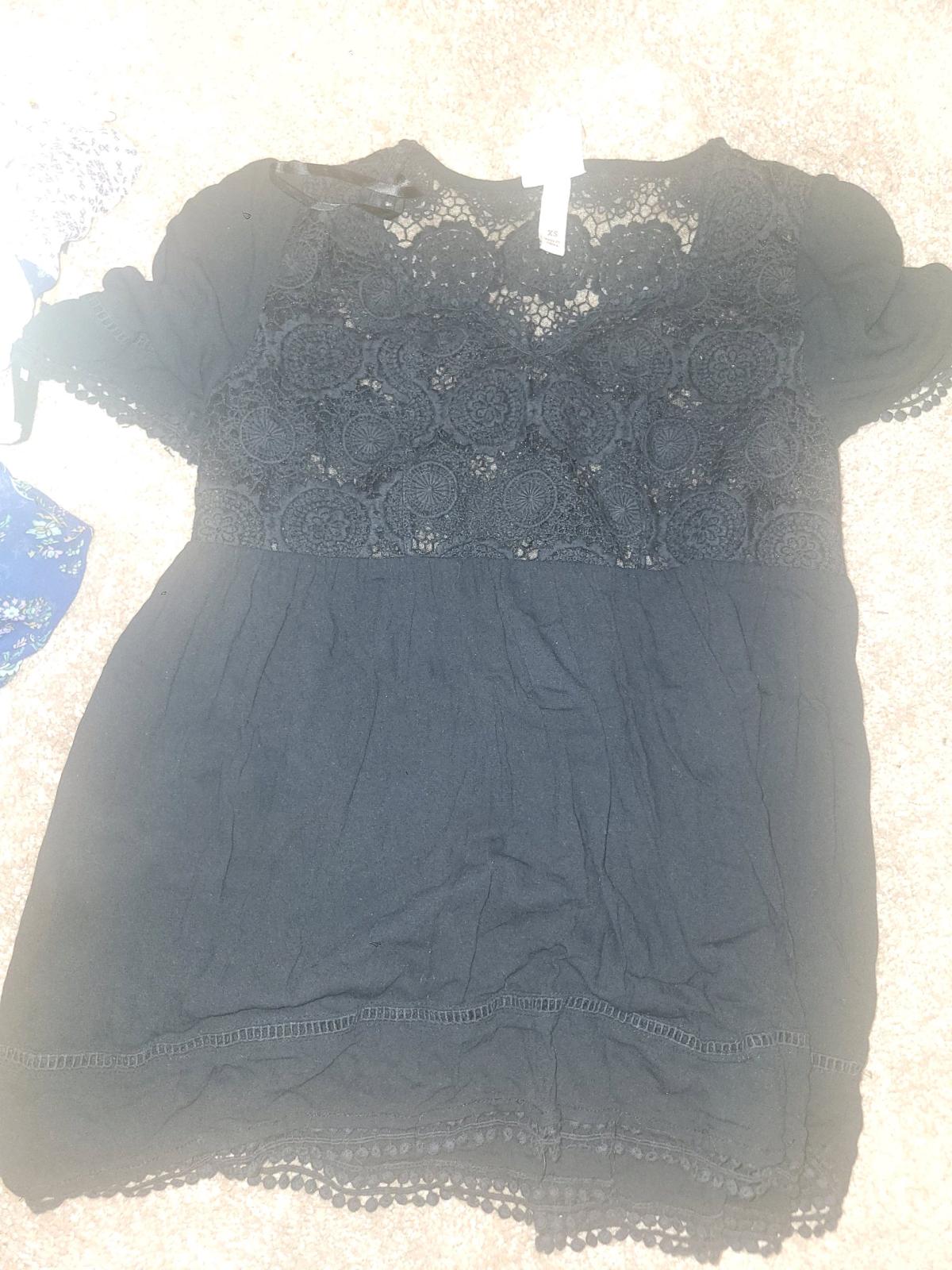 Womens clothing tops pants and juicy couture purse - Biloxi, Mississippi - FleaMarketBay