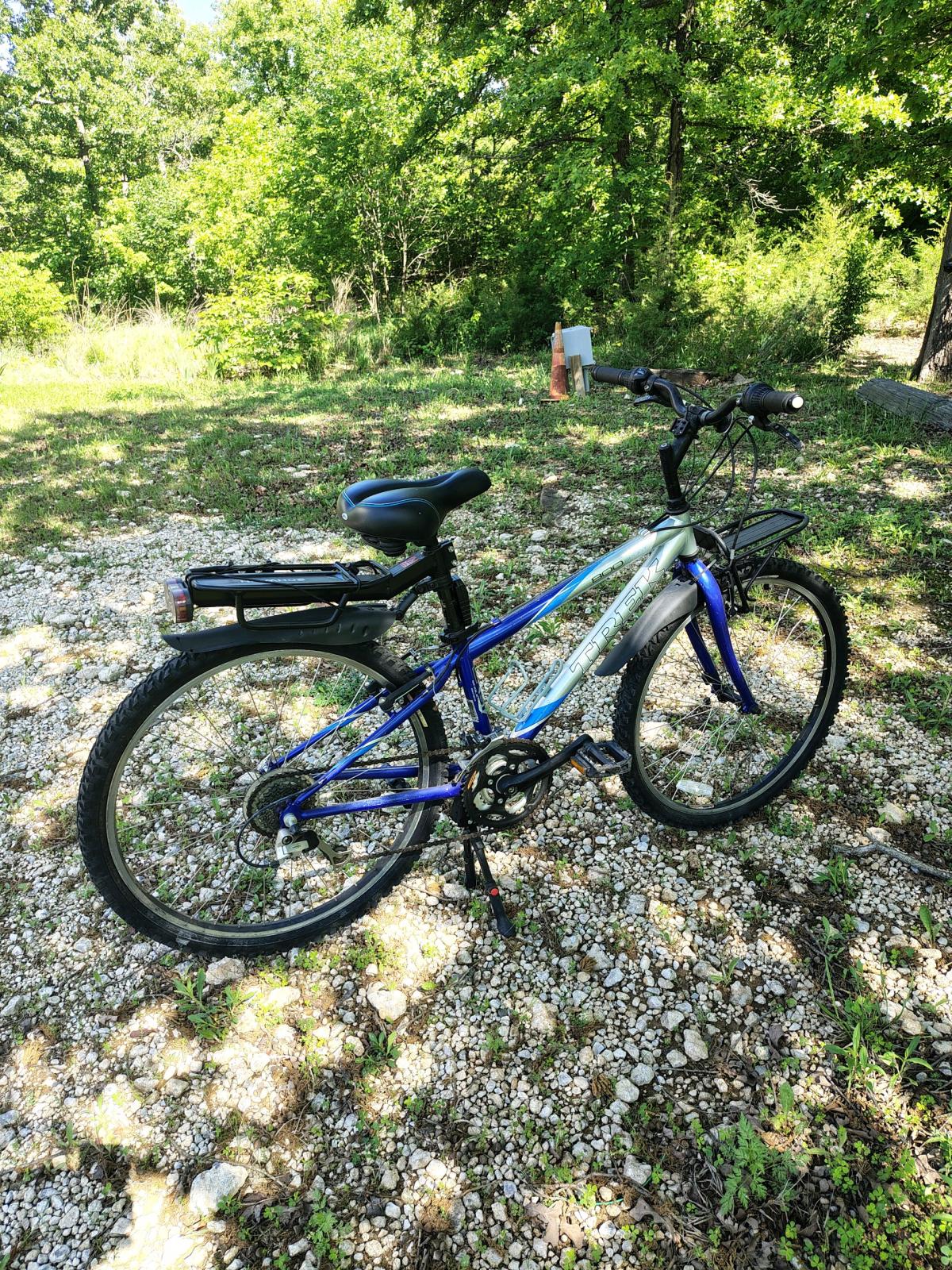 Trek 800 Sport Mountain Bike 26 inch and 21 speed - Osage, Oklahoma - FleaMarketBay