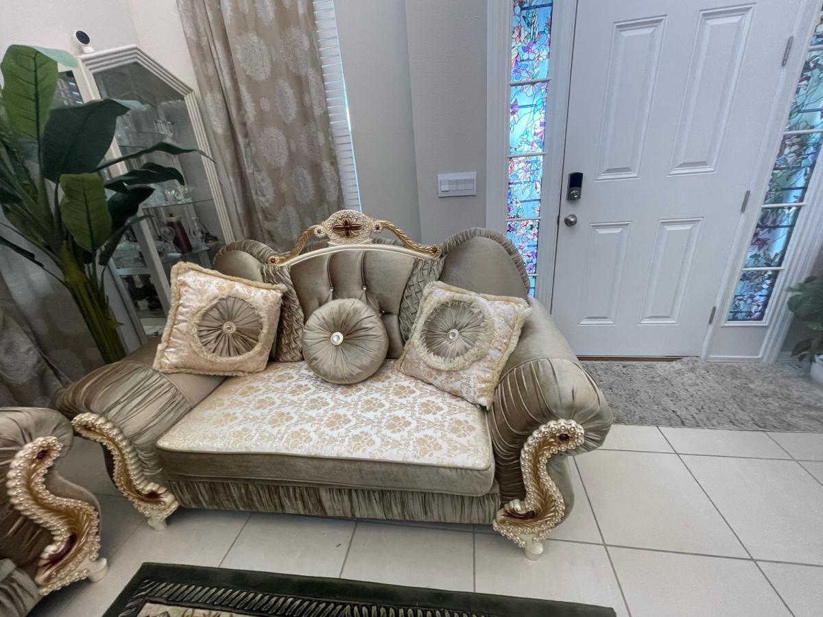 ornate beige gold set - Ruskin, Florida - FleaMarketBay