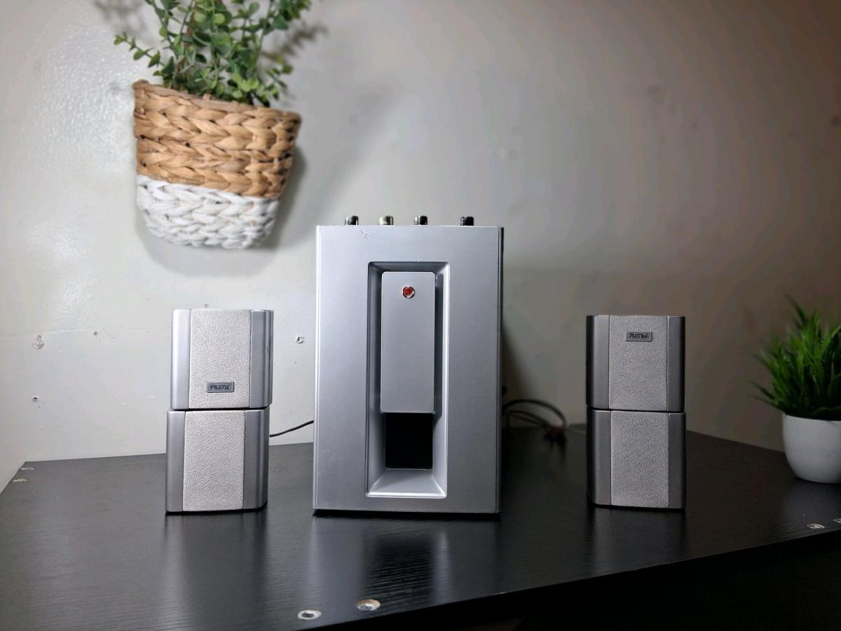 juego de ahudio de 4 mini bocinas mezclador de msica - Lake Forest, California - FleaMarketBay