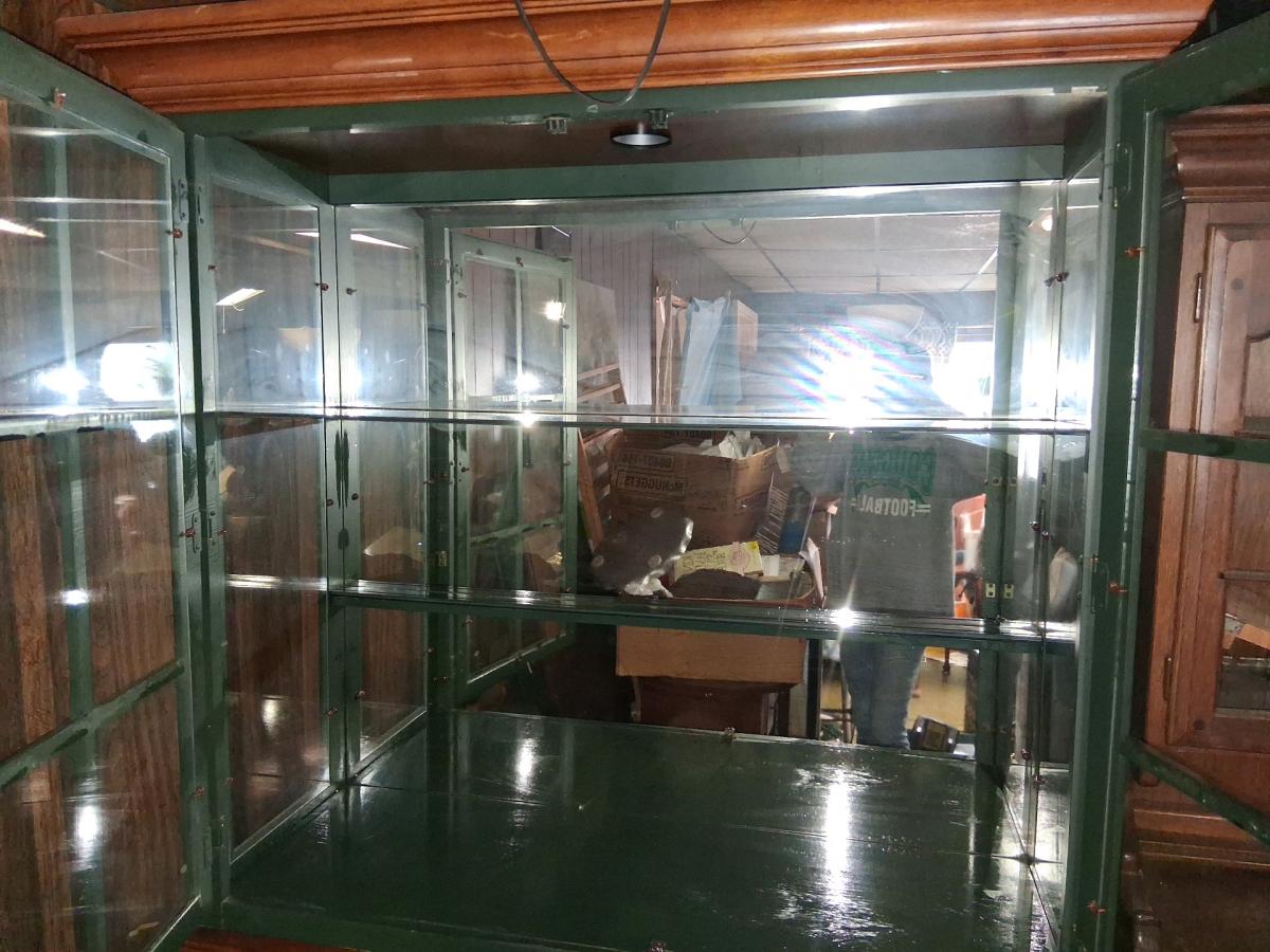 Glass Cabinet - Terra Alta, West Virginia - FleaMarketBay