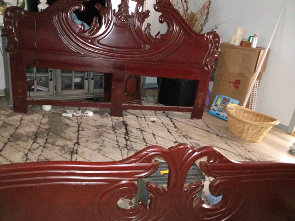 king size mahogany wood head and foot board - Jacksonville, Florida - FleaMarketBay
