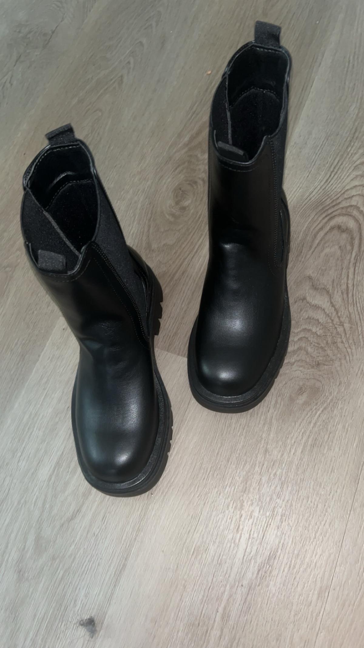 Boots - Mastic Beach, New York - FleaMarketBay