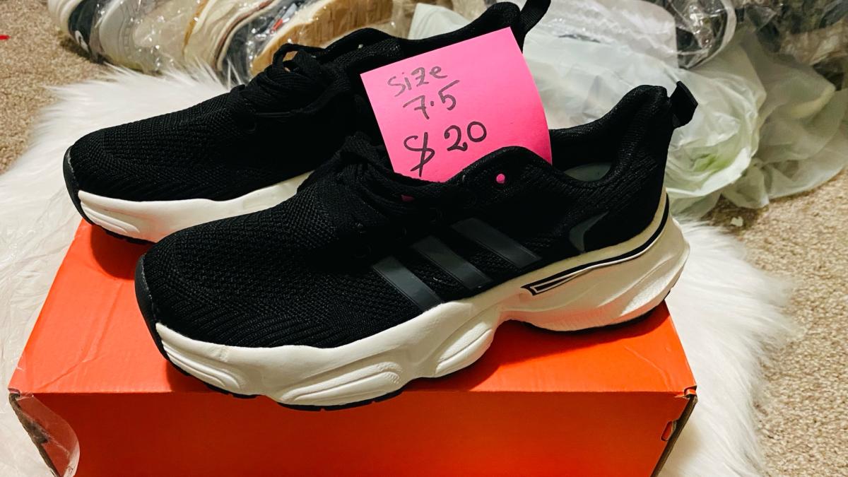 Fashionable running sneaker - Washington Navy Yard, District of Columbia - FleaMarketBay