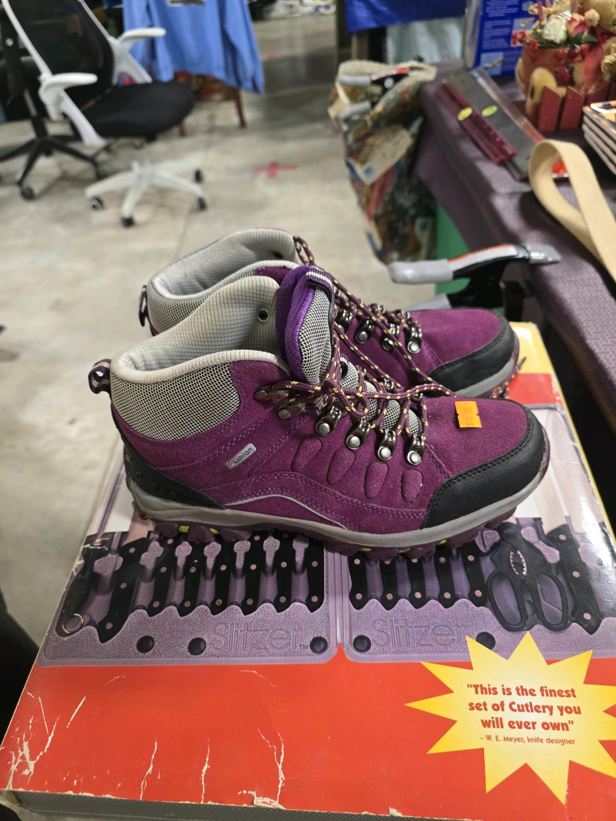 womans purple hiking boots - High Point, North Carolina - FleaMarketBay