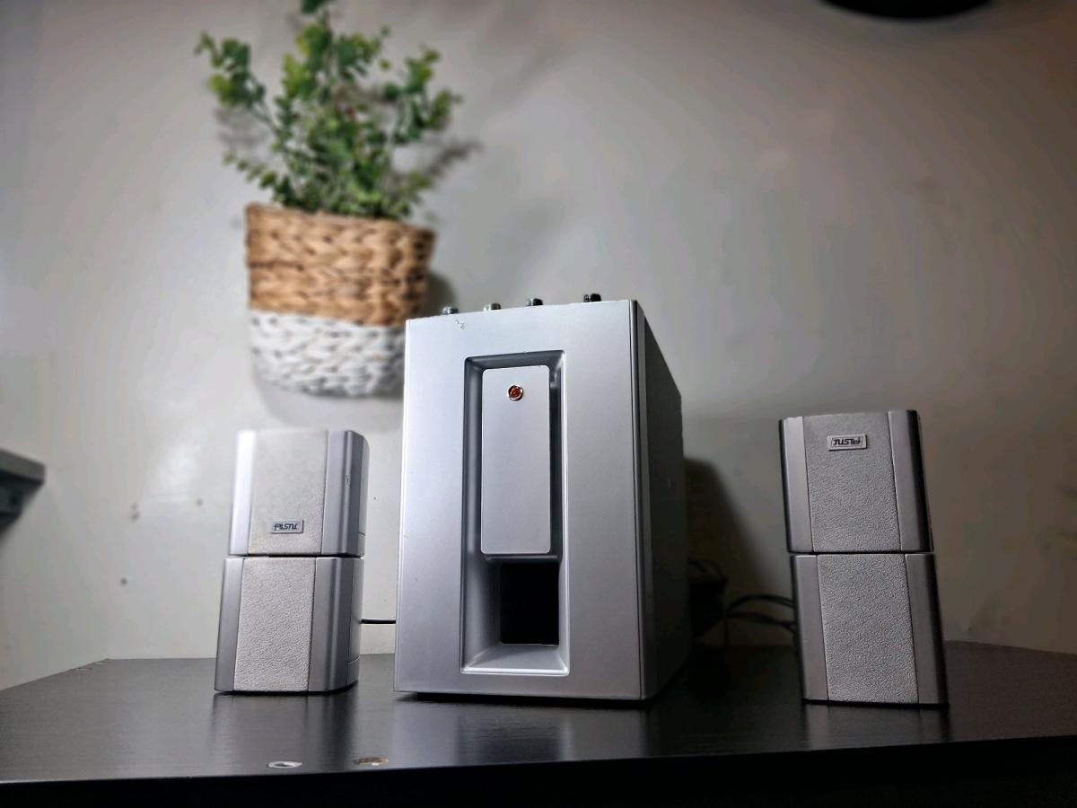 juego de ahudio de 4 mini bocinas mezclador de msica - Lake Forest, California - FleaMarketBay