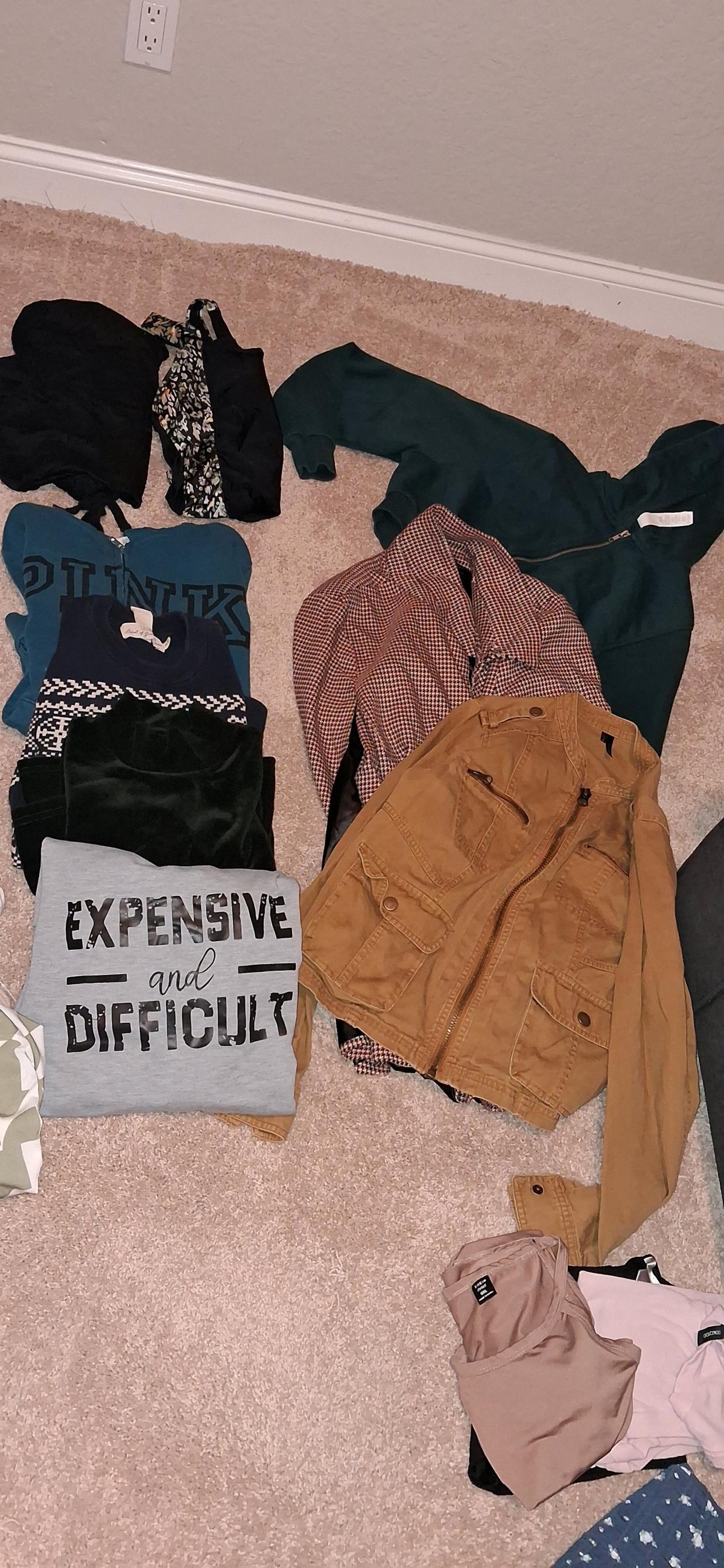 Huge lot of clothes size Mto XL - Poway, California - FleaMarketBay