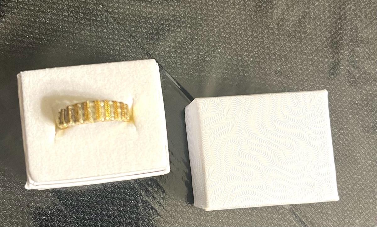 Mom 14k Gold Ring - Norwood, Massachusetts - FleaMarketBay
