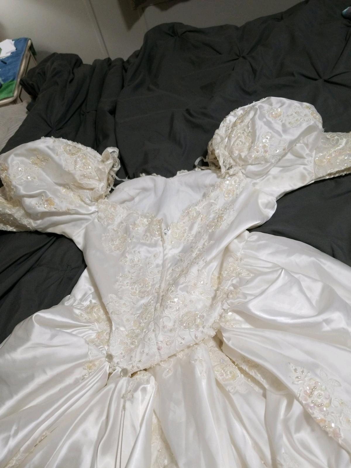 Wedding Dress - Portage, Michigan - FleaMarketBay