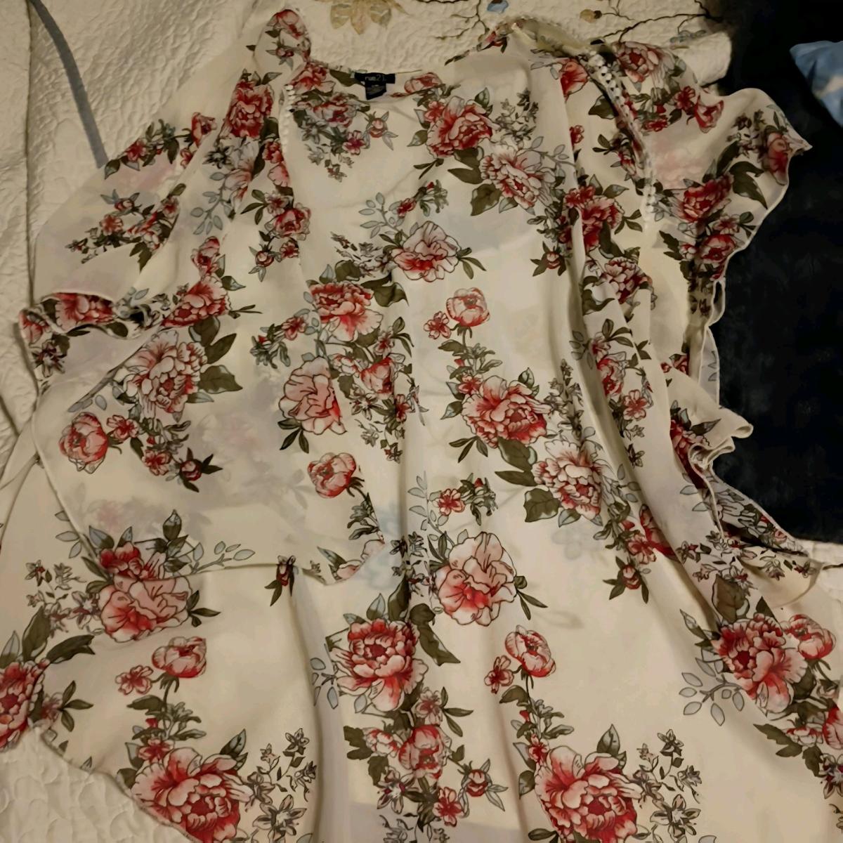 Run 21 Cover Up Blouse - Ava, Illinois - FleaMarketBay