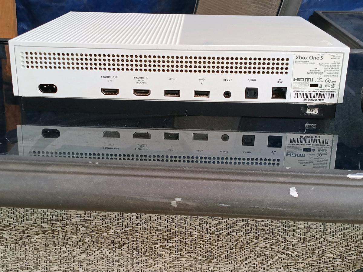 Xbox one consoles and random games - Indianapolis, Indiana - FleaMarketBay