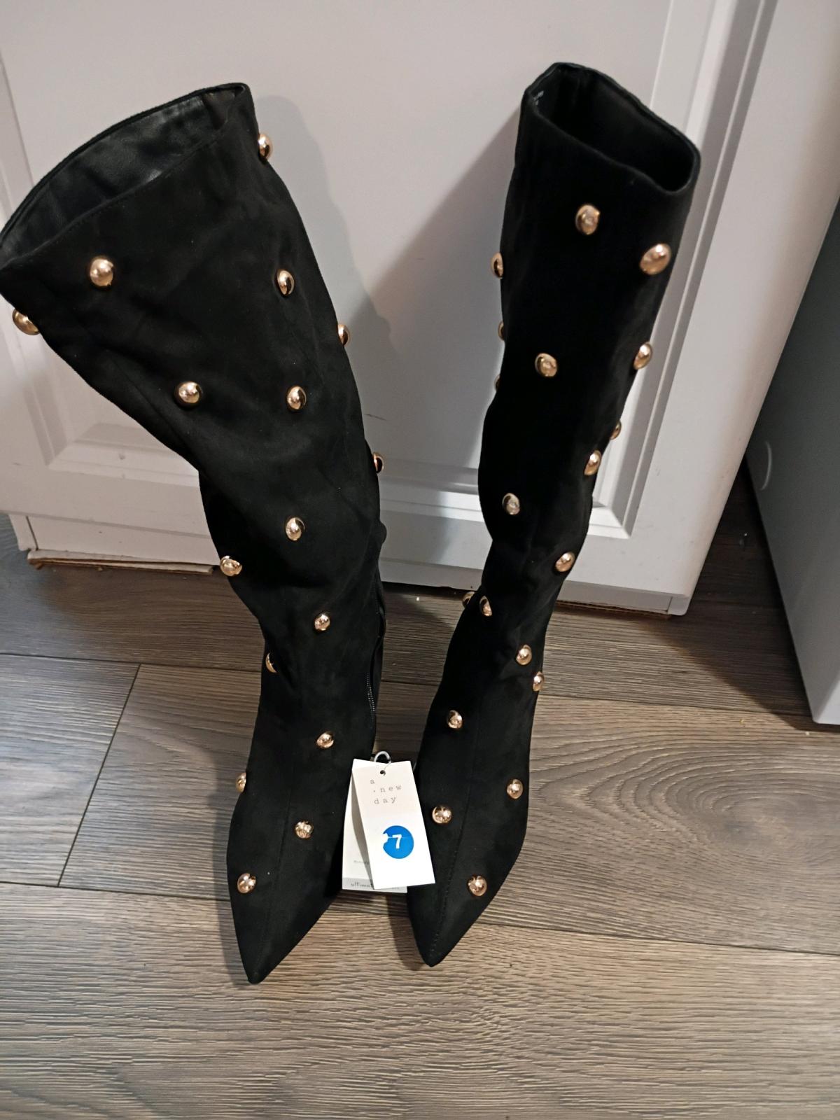 Brand new memory foam boots - Royston, Georgia - FleaMarketBay