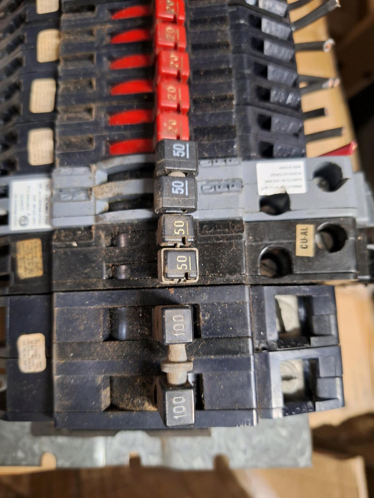 Breakers Zinsco - Winchester, California - FleaMarketBay