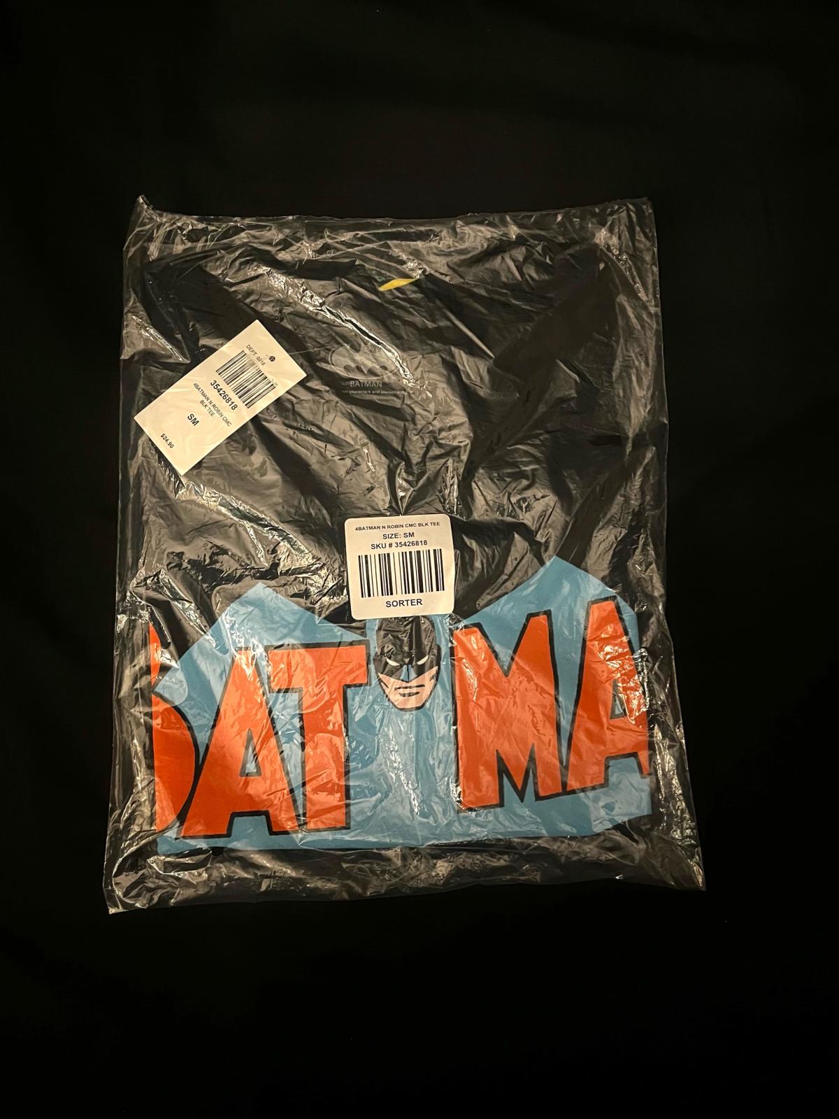 DC COMICS MENS TOP - Norwood, Massachusetts - FleaMarketBay