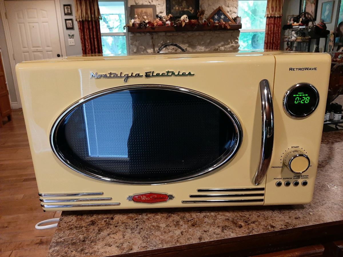 Nostalgia Microwave - Rogers, Arkansas - FleaMarketBay