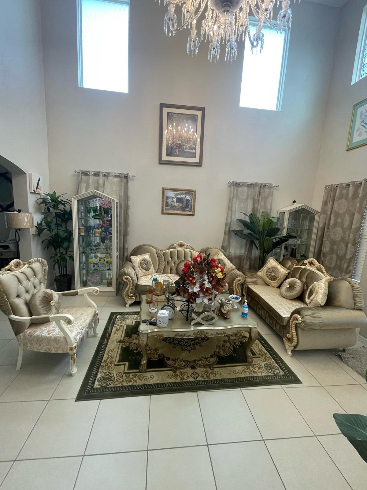 ornate beige gold set - Ruskin, Florida - FleaMarketBay