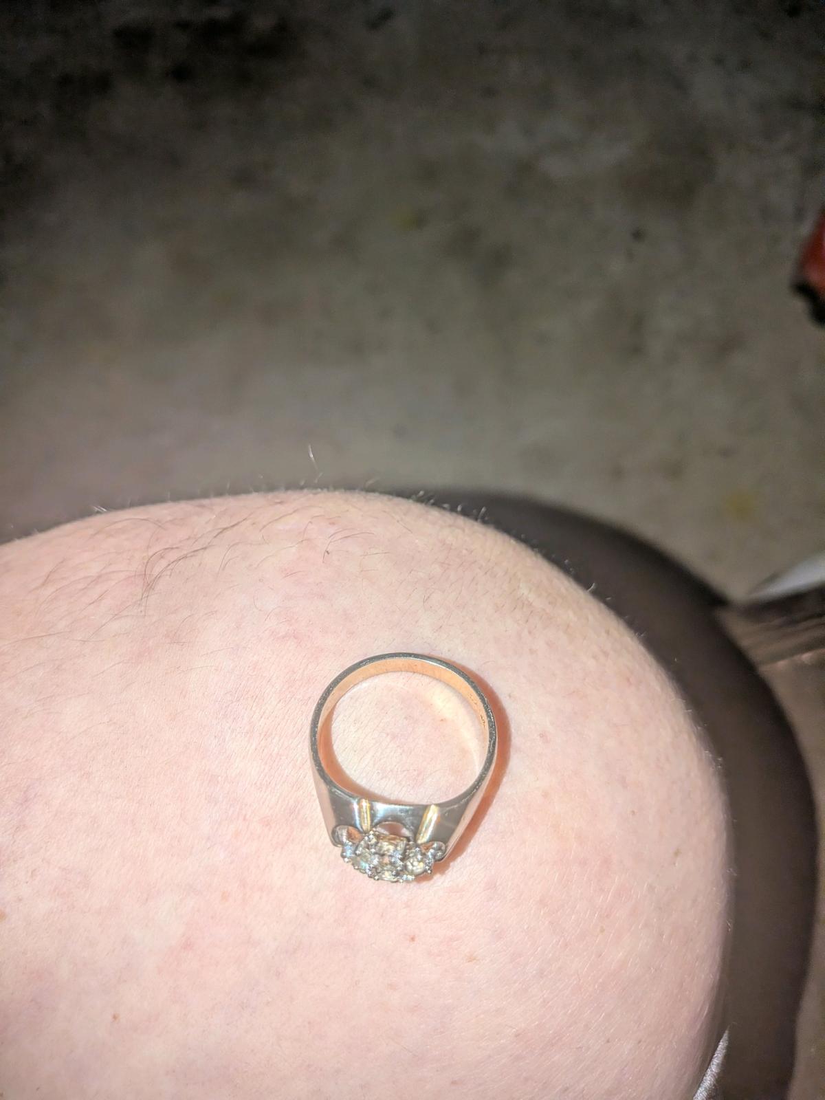 14 k gold diamond cluster ring with over a carat and a half - Indianapolis, Indiana - FleaMarketBay