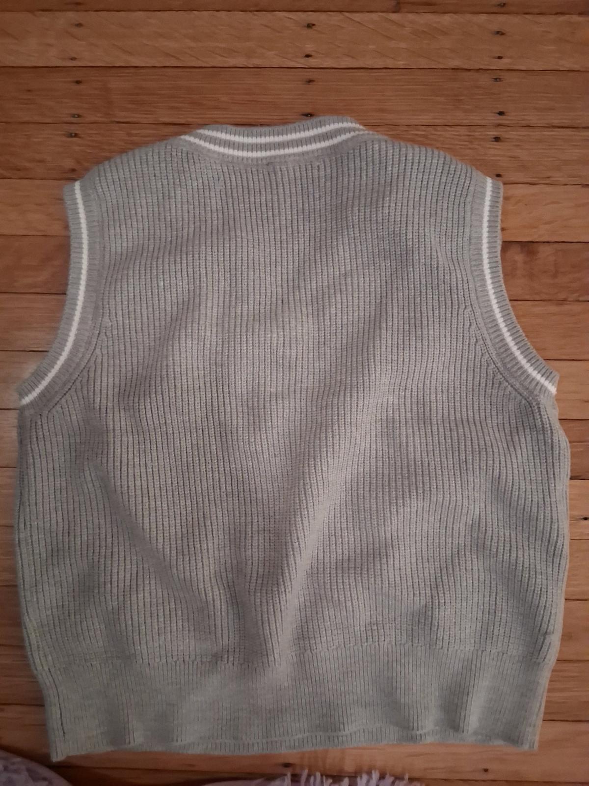 soft comfy NY gray sweater vest - Abington, Pennsylvania